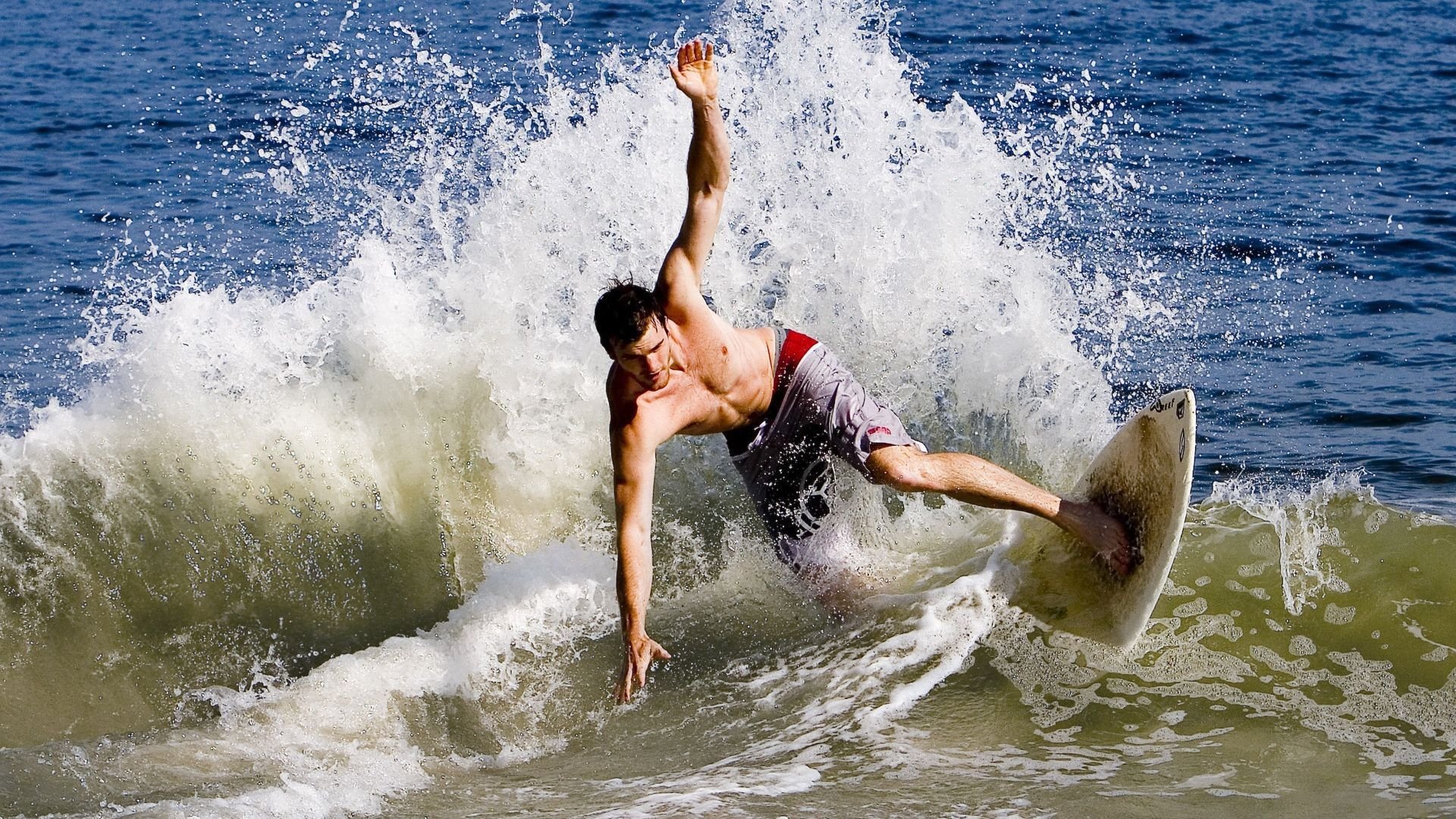 亚洲杯抢七大战爆出冷门！巴塞罗那险胜尤文图斯，争冠形势突变