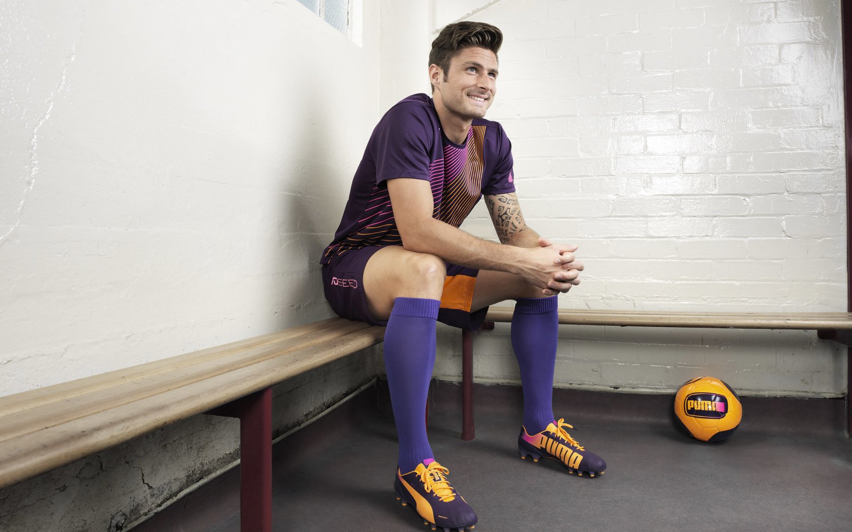 纳达尔回归赛场，绝杀首场状态亮眼，FPX观众沸腾！